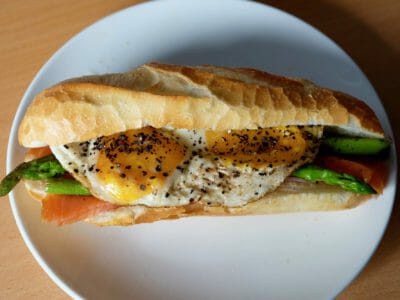 vietnamese-breakfast-sandwich-banh-mi-trung