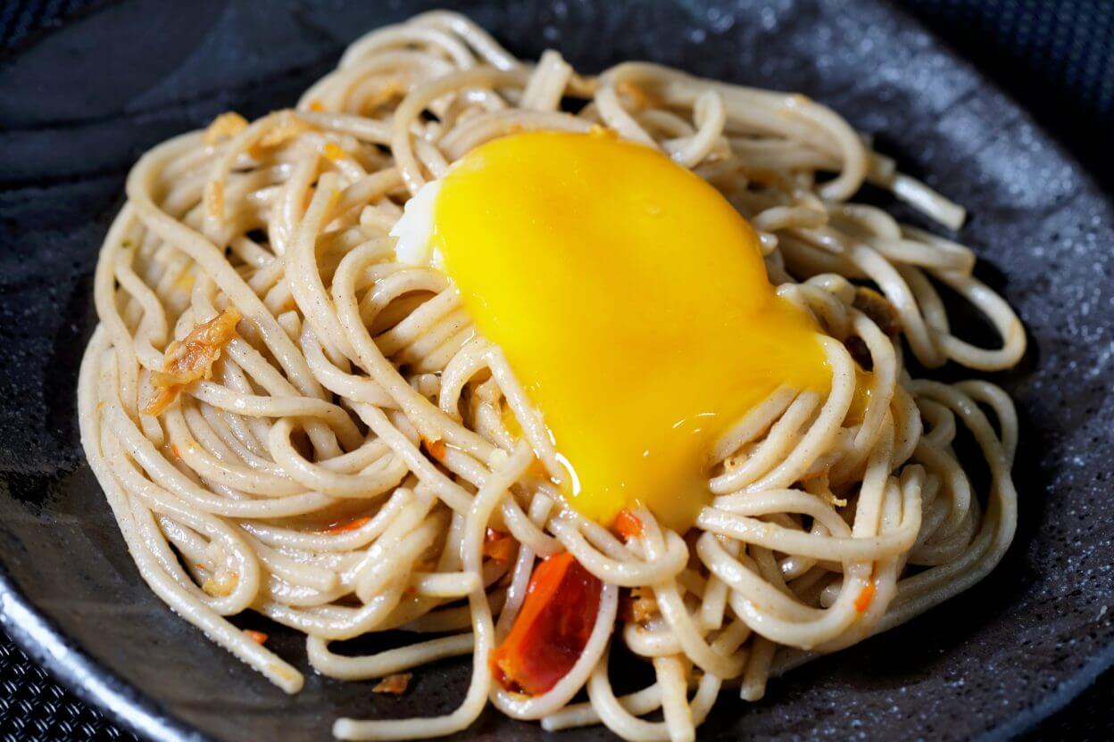 Spicy soba noodles with XO sauce and confit egg yolk delectabilia