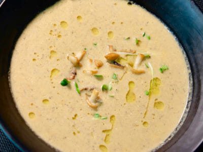 vegetarian-mushroom-soup-with-truffle-oil