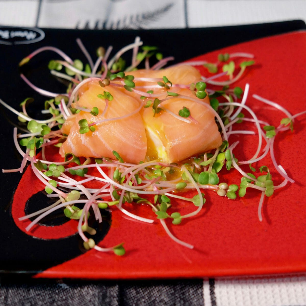 Smoked salmon and poached egg wrap delectabilia