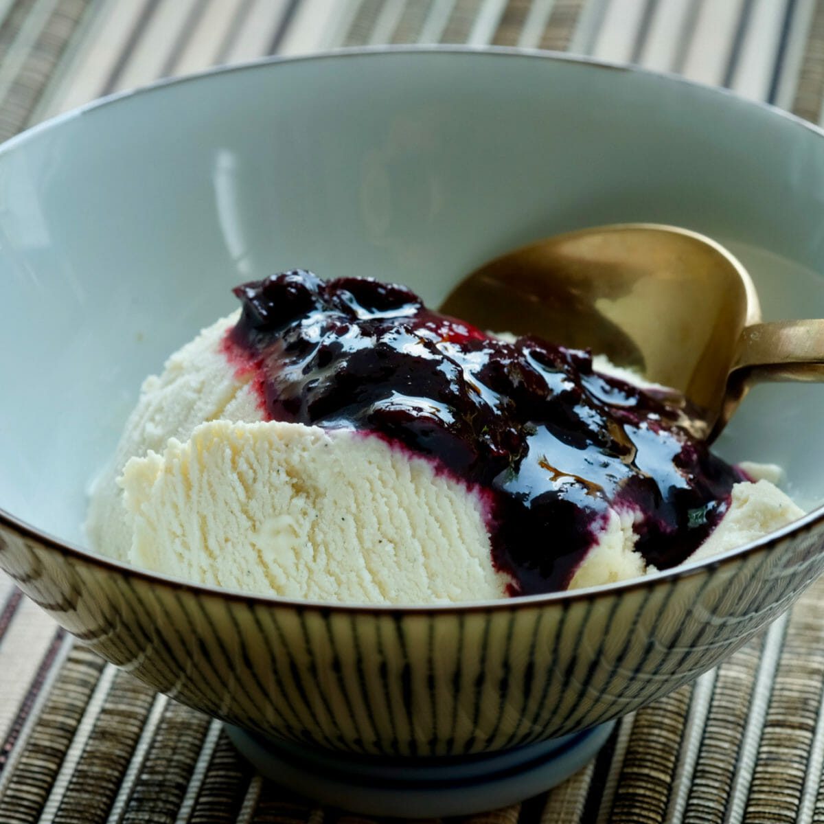 Gin and Tonic ice cream. Blueberry gin reduction. delectabilia