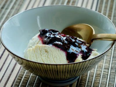 gin-and-tonic-ice-cream-blueberry-gin-reduction