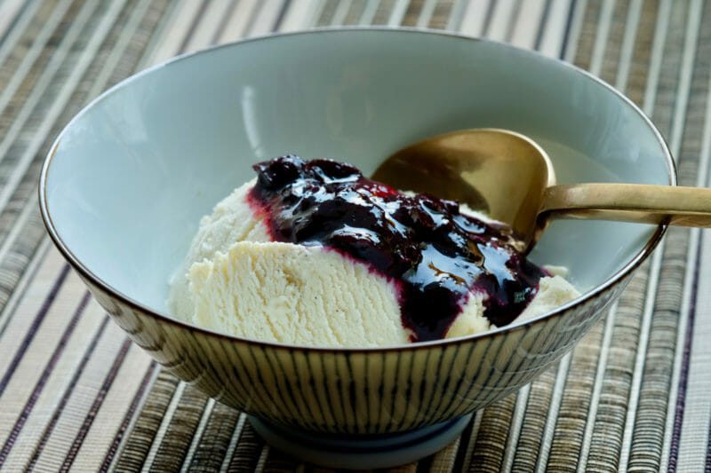 gin-and-tonic-ice-cream-blueberry-gin-reduction