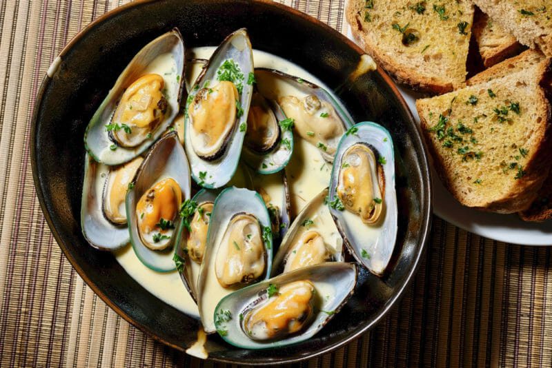 nz-mussels-steamed-in-wine-and-garlic