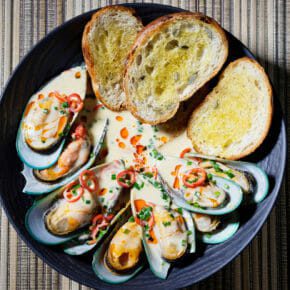 nz-mussels-steamed-in-sake-and-miso