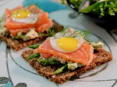 citrus-cured-salmon-asparagus-white-wine-sauce