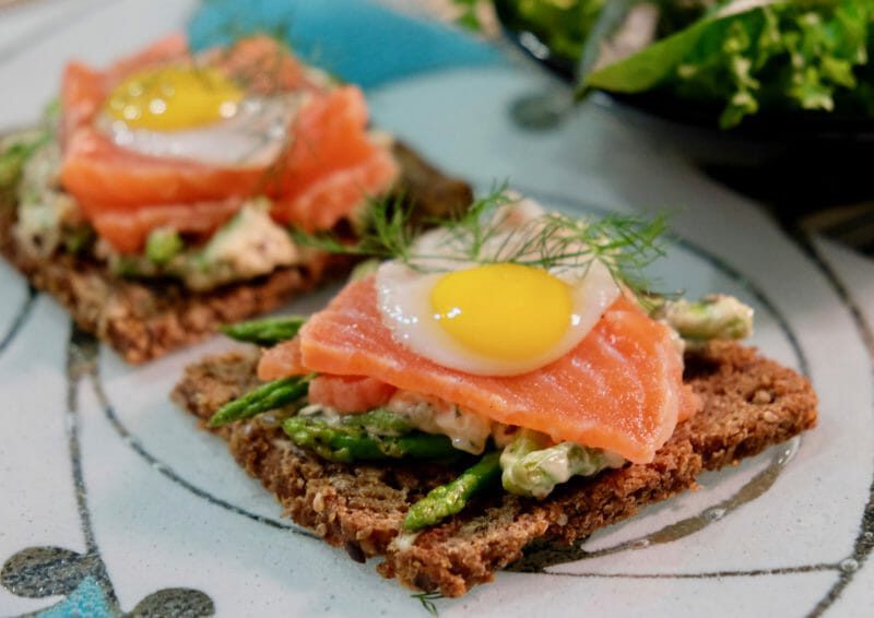 citrus-cured-salmon-asparagus-white-wine-sauce