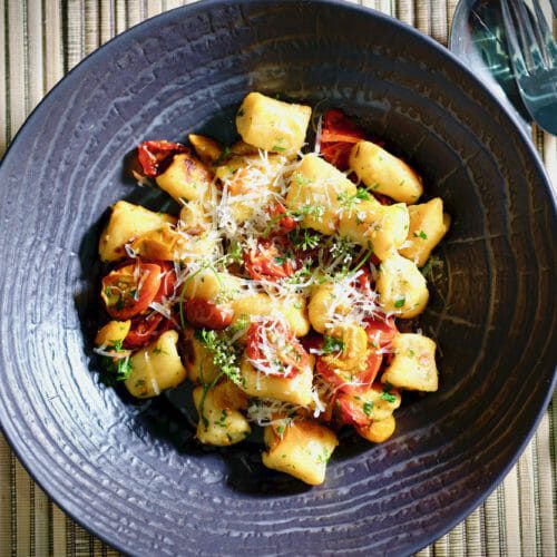 Pan-fried ricotta gnocchi and slow-roasted tomatoes - delectabilia