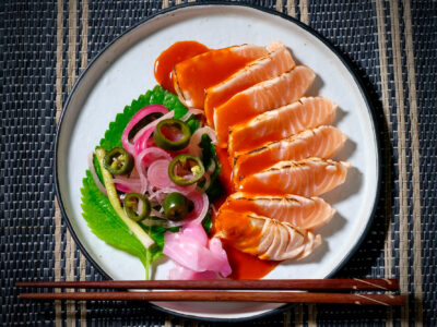 salmon-tataki-gochujang-sauce-pickles