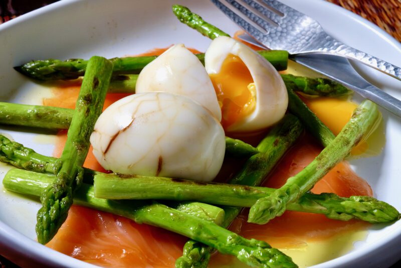 smoky-tea-and-soy-marinated-eggs-asparagus-smoked-salmon