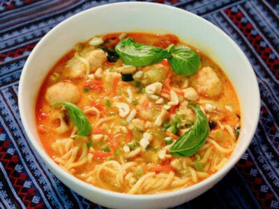 thai-red-curry-noodle-soup