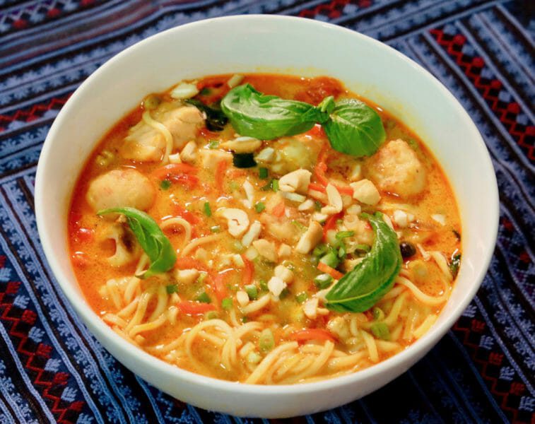 thai-red-curry-noodle-soup