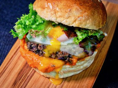 quinoa-veggie-burger-roast-garlic-red-pepper-tomato-relish