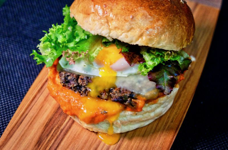 quinoa-veggie-burger-roast-garlic-red-pepper-tomato-relish