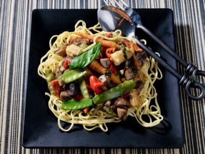 vegetable-green-curry-on-egg-noodles
